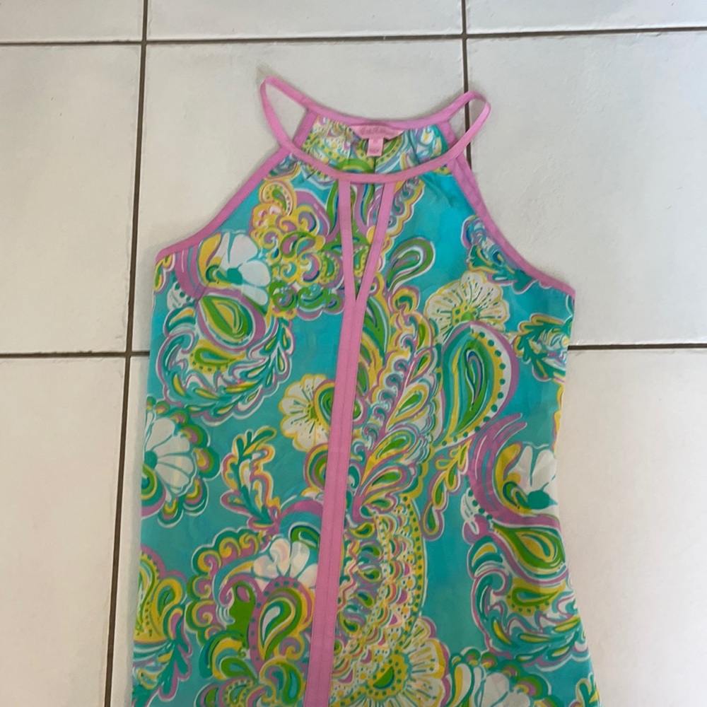 Cute top has some wear